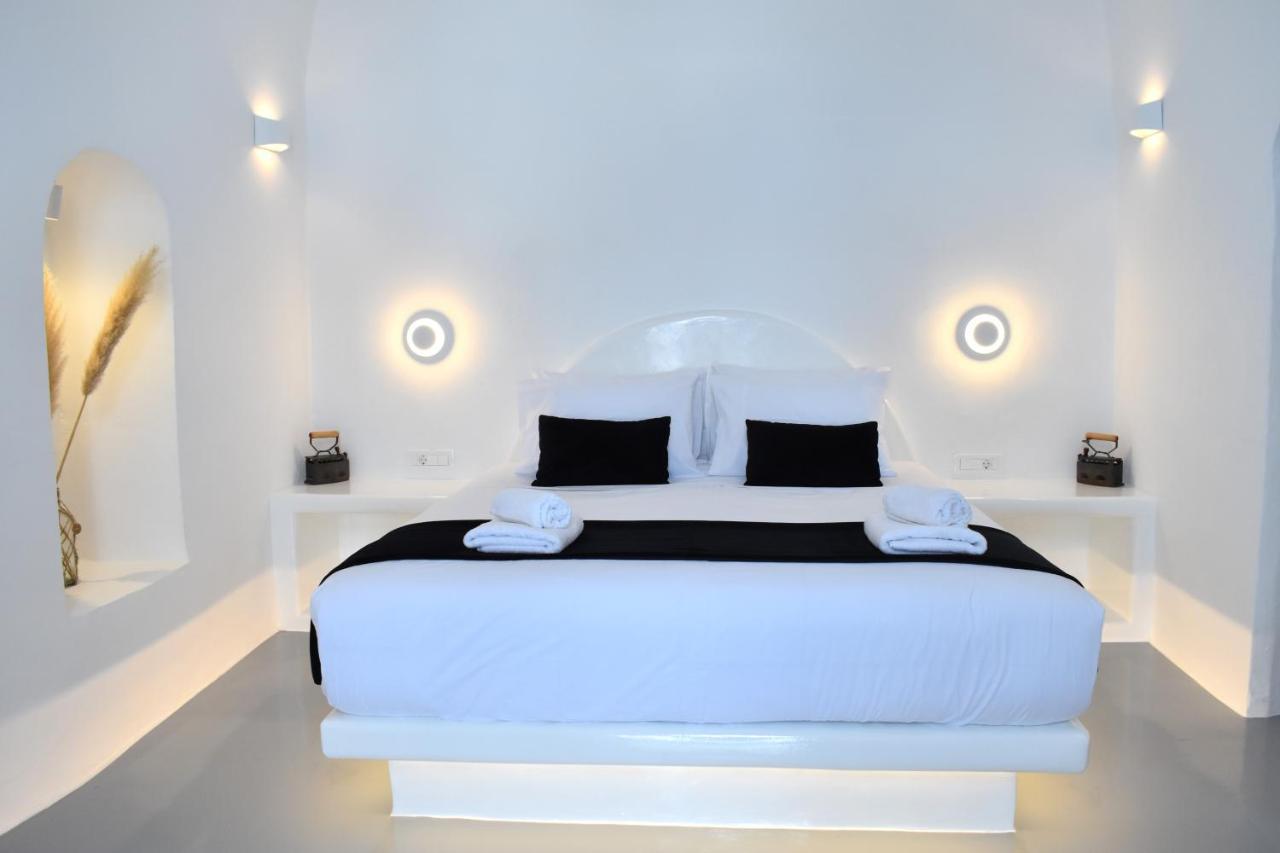 Oinos Luxury Suites Caldera Oia  Exterior photo